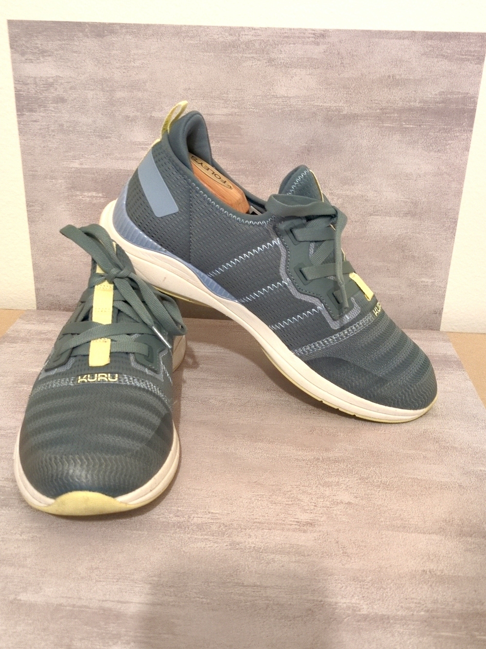 KURU Atom Women's Athletic Shoes Gray & Yellow US 9.5